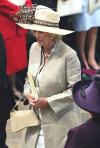 Camila Parker-Bowles en compañía de su padre durante los festejos del 50 aniversario de la coronación de la reina Isabel II.