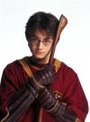 En Howarts, Harry no sólo empieza a desarrollar sus habilidades, sino que también empieza a conocer su pasado y el destino fatídico de sus padres.
