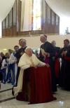 Dieron la bienvenida al Papa en el aeropuerto los tres miembros de la Presidencia bosnia (un musulmán, un serbio y un croata), el presidente de la República Serbia de Bosnia, Dragan Cavic, el alto representante internacional en ese país, Paddy Ashdown, y los máximos dignatarios de la Iglesia católica en Bosnia.