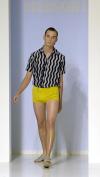 Suéteres sin mangas, pantalones de algodón y accesorios como lentes de sol forman parte de la colección de Missoni para el año entrante.