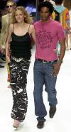 El desfile primavera-verano 2004 de Valentino fue uno de los más exitosos en Milán.