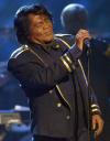 Michael jackson improvisó unos pasos de baile al lado de James Brown.