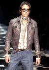Tom Ford se mira a sí mismo en su nueva colección y retorna a sus orígenes de Texas, sin olvidar su larga experiencia europea, que ha hecho de él un gurú de la elegancia sofisticada.