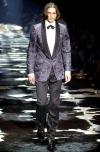 Tom Jones, de la casa de modas Gucci, un cowboy europeo y refinado desfiló por la pasarela de la moda masculina de Milán con una nueva sublimación de las prendas de piel.