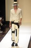Los colores blanco y negro así como estilos más clásicos estuvieron presentes a lo largo de la presentación de Calvin Klein.