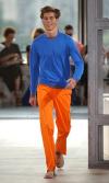 Colores fuertes como el naranja y el azul son la propuesta de Hermes para el año entrante.
