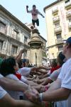 Pamplona, capital de la comunidad foral de Navarra, se convierte así en una ciudad cosmopolita y tolerante con todos los que se integran de buena gana en su particular manera de conmemorar a su patrón, San Fermín.