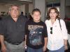 Alberto Serna viajó a México para tratar asuntos de la industria de la contrucción; fue despedido por Lucero Rodríguez y el niño Alberto