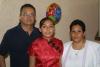 Gloria Mayela con sus papás Jorge Esparza Wong y Glroia S. de Esparza.