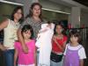 Marcela, Gaby y Bárbara García y Bárbara fr García fueron captadas en el aeropuerto local, en espera de un familiar.