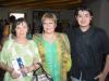 Rosalinda Salazar y Carlos Arturo Ramos con su hijo Arturo viajaron a Mazatlán.