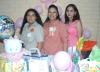 En una reunión organizada en su honor, Karem Hernández de Soto recibió felicitaciones por el próximo nacimiento de su niña, las anfitrionas fueron Goga Dingler y Rosario Jalife