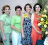 Claudia de Martins con las anfitrionas de su fiesta de canastilla, Celia de Cuevas, Carla de Ramírez y Cristina de Gutiérrez.