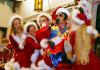 Los Santa Claus prometieron dar regalos más grandes a los niños este año: “Si han sido agradables. Y la mayoría lo es. Pero los políticos recibirán los más pequeños’’, dijo Flemming.