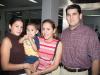 Rocío Lazalde viajó a Tijuana para visitar a su hija, en el aeropuerto la despidió su sobrina Eunice Lazalde