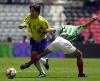 El arranque resultó prometedor, con un buen intento del 'Tavo' Valdez y un amenazador contraataque brasileño que se perdió Kaká frente al imbatible Oswaldo Sánchez.