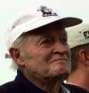 El maestro de la risa, el humorista Bob Hope, se despidió de esta vida a los 100 años de edad con una 'muerte serena y pacífica' en su casa de Toluca Lake, en Los Angeles, rodeado de familia y amigos que compartieron con él este último minuto.