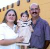 Festejaron el primer cumpleaños de Andrea Mata Soto con una piñata ofrecida por sus padres.