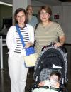 Cristina Gaytán  y su hija Paulina regresaron a Indiana después de vacacionar en La Laguna, la despidió su mamá Carolina Esguerra.
