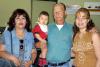 Blanca García y el niño Brendan Reyes regresaron a Fresno Cal, fueron despedidos por Jorge y Beatriz García.