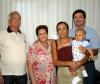 Manuel Alberto Ortega y Blanca Teresa Hidrogo de Ortega celebraron el segundo aniversario de su matrimonio con un convivio acompañados de su hijo Alberto Efren.