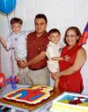 El pequeño Sebastián fue captado en la fiesta de cumpleaños que le ofrecieron sus padres, los señores Jaime Villanueva y Mónica González de Villanueva por su primera año de vida.