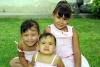 En un convivio infantil fueron captadas las niñas Natali, Luisa y Paulina Brad Fajer.