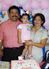 La pequeña Melyssa cumplió tres años de edad y los celebró con una piñata. Sus padres son Manuel H Mena y Mely Salazar de Mena.