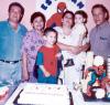 Por su tercer cumpleaños, el pequeño Esteban fue festejado por sus familiares y amistades.