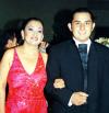 Marco Antonio Meléndez Rodríguez con su mamá Consuelo Rodríguez García el día de su ceremonia de graduación.
