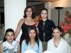 Clarisa Vargas, Odila Vargas, Salma Manzur, Sonia Manzur y Laura López Willy en la despedida de soltera de Linda Yvette Fernández.