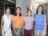 Atenea Beuchot Torres retornó a México, la despidieron su tía Leticia Hernpandez y sus primas Isabel y Jenifer.