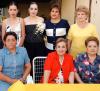  14 de agosto 
 Un grupo de damas acompaña a Margarita Silveyra Ponce en la despedida de soltera que le ofreció su mamá Silvia Sugasti de Silveyra.