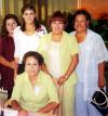 Una despedida de soltera le ofrecieron a Teté Reyes, la acompañan Irene Valadez, Yadira Pérez, Sonia Valadez y Gloria Valadez.