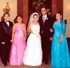 Acompañan a los novios Bruno Solís Martell y Lizeth Espinoza, Freddy, Rosita y Claudia Espinoza, hermanos de la novia