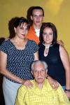 Martha Irene Valdez Martos celebró su onomástico acompañada de sus hijos Adriana y Fernando Garza y su papá Simón Valdez Sida.