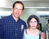 Para asistir a una reunión de notarios, se trasladó a México Fernando Cárdenas, lo acompañó su hija Ale Cárdenas.