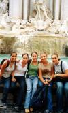 Lucy Navarrte, Belinda Villarreal, Perla de Anda Gómez, Yolanda y Maribel Fernández, realizaron un viaje de estudios a Europa, donde visitarona La Fuente de Trevi, en Roma, Italia.