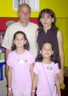 Andrea y Soraya cumplieron ocho y nueve años de edad, respectivamente, y fueron festejadas por sus padres, René Cepeda y Soraya S. de Cepeda.