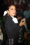 Mayté hizo un homenaje a la memoria de su padre, fallecido hace unos años, con el tema Después de ti ¿qué? a ritmo de balada, mientras Isabel y Fernanda desaparecieron del redondel y llegaron unos minutos más tarde vestidas con elegantes trajes de charros, acompañadas por el Mariachi.