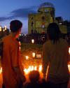 Japón confía en la actualidad en la protección nuclear de Estados Unidos, el país que lanzó las bombas atómicas contra Hiroshima y Nagasaki, como parte de una alianza que constituye la piedra angular de la política exterior japonesa.