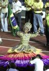 Los sambistas formaron también la escolta de baile del desfile de los atletas dominicanos y brasileños que recorrieron la arena del Juan Pablo Duarte para comenzar la fiesta.
