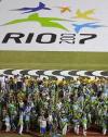 Momentos después se desplegó en el césped del estadio una gigantesca tela con la imagen de Río de Janeiro, de 17.000 metros cuadrados, que fue presentada como el tejido mayor del mundo, que dio paso al desfile de la escuela 'Mangueira'.