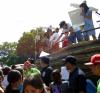 Las avenidas González Ortega, Hidalgo, Ramos Arizpe y Juárez dejaron de ser las aburridas arterias que recorre la gente todos los días; el centro de Torreón tomó un color diferente, pues en lugar de autobuses y coches ordinarios, transitaron por ellas un convoy de carros alegóricos ocupados por bailarines, cantantes, personajes de películas, la Reina Mariana I y Marisol González Casas (Nuestra Belleza México 2002).
