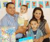 30 agosto 2003


Por sus tres años de edad, Fernando Meléndez fue festejado con un convivio ofrecido por sus papás Fernando Meléndez y Mary Carmen Sonora
