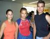 01 de septiembre 


Luego de unas vacaciones en Buenos Aires, Argentina, regresó Karina Miranda, quien fue recibida por su hermano Carlos y por Sara.
