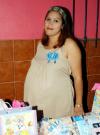 Por la próxima llegada de su primer bebé Wendy Gutiérrez de Abab fue festejada con un convivio preparado por su mamá, Rosa María García.