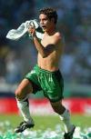 El Pity festejó con los aficionados al correr por el campo con  una bandera del equipo