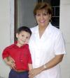 Eduardo Díaz Salazar acompañado de su mamá Verónica Salazar en el festejo que le ofrecieron por su tercer cumpleaños.
