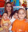 Los niños Efraín y jerry festejaron su primero y quinto cumpleaños respectivamente junto a su hermanita Natalia
